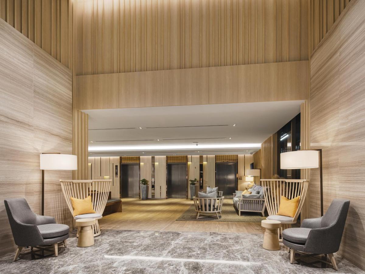 Oakwood Suites Bangkok Zewnętrze zdjęcie The lobby of the hotel