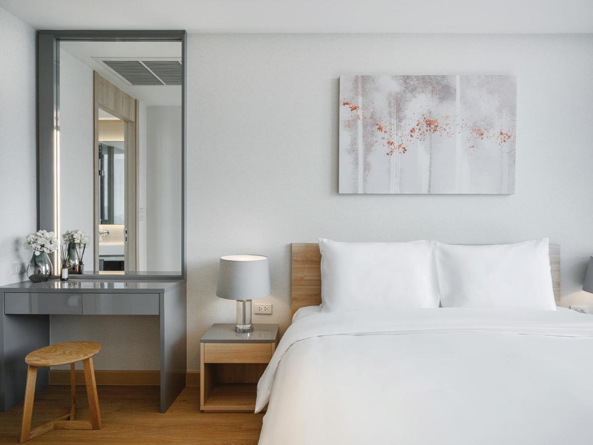 Oakwood Suites Bangkok Zewnętrze zdjęcie A bedroom at the hotel
